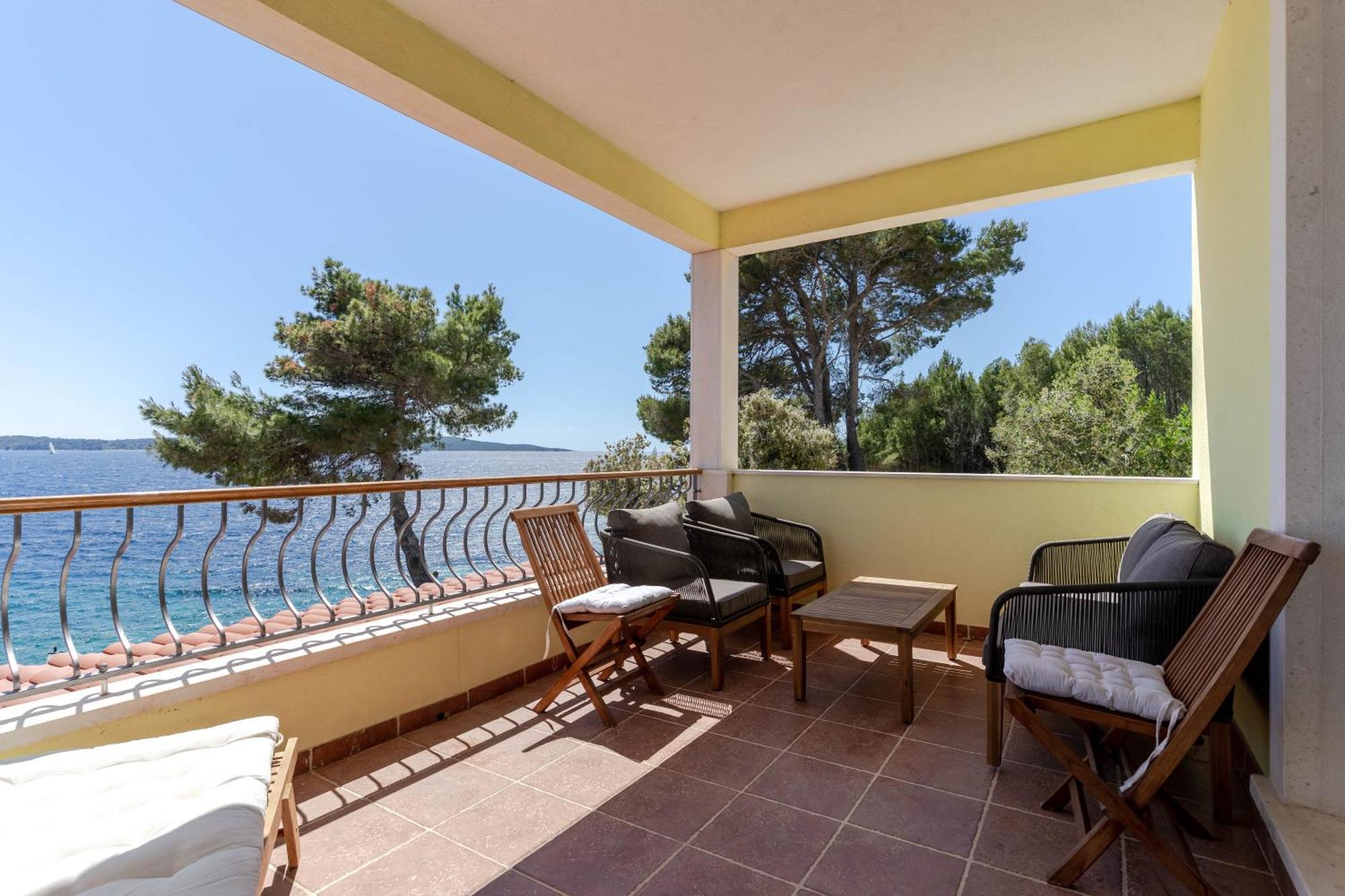 Villa Marin - 4 Apartments Zavala Bagian luar foto